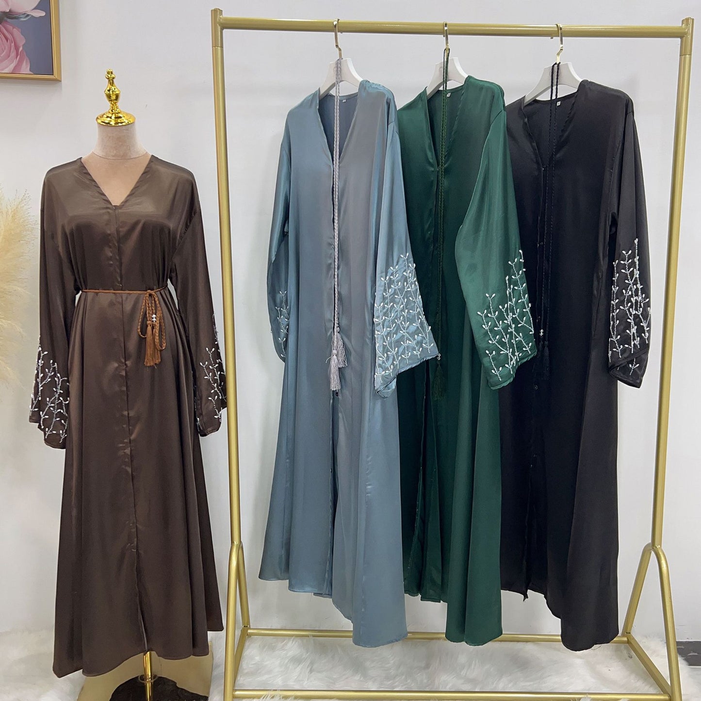 HASASERIES HS1024 1pcs Cardigan en satin Robe perlée faite à la main