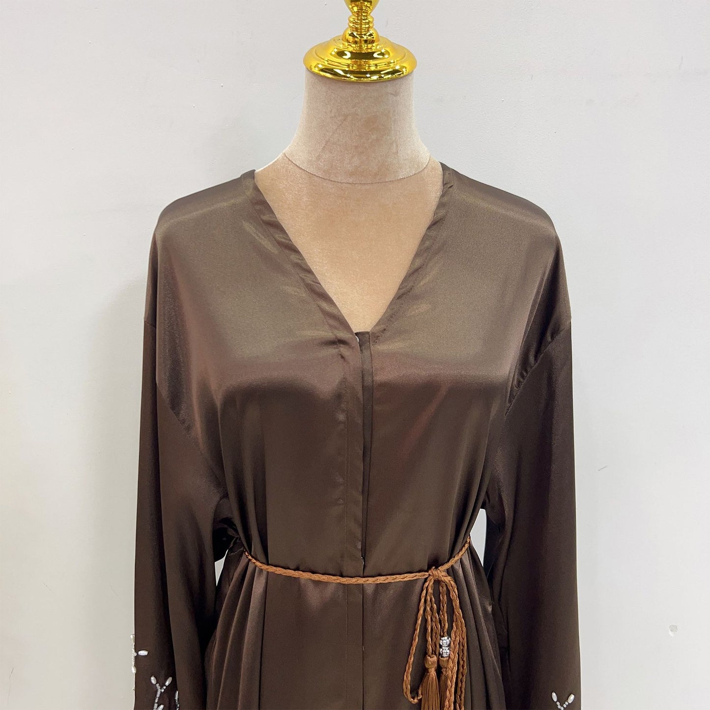 HASASERIES HS1024 1pcs Cardigan en satin Robe perlée faite à la main