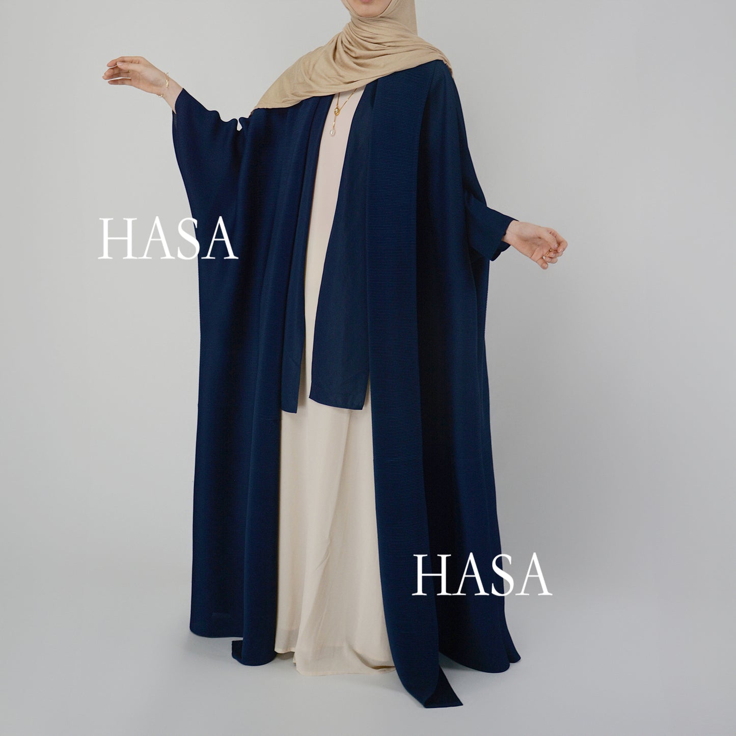 HASA HS1245 عباية أومبريه فضفاضة مع تفاصيل مرقعة مطوية