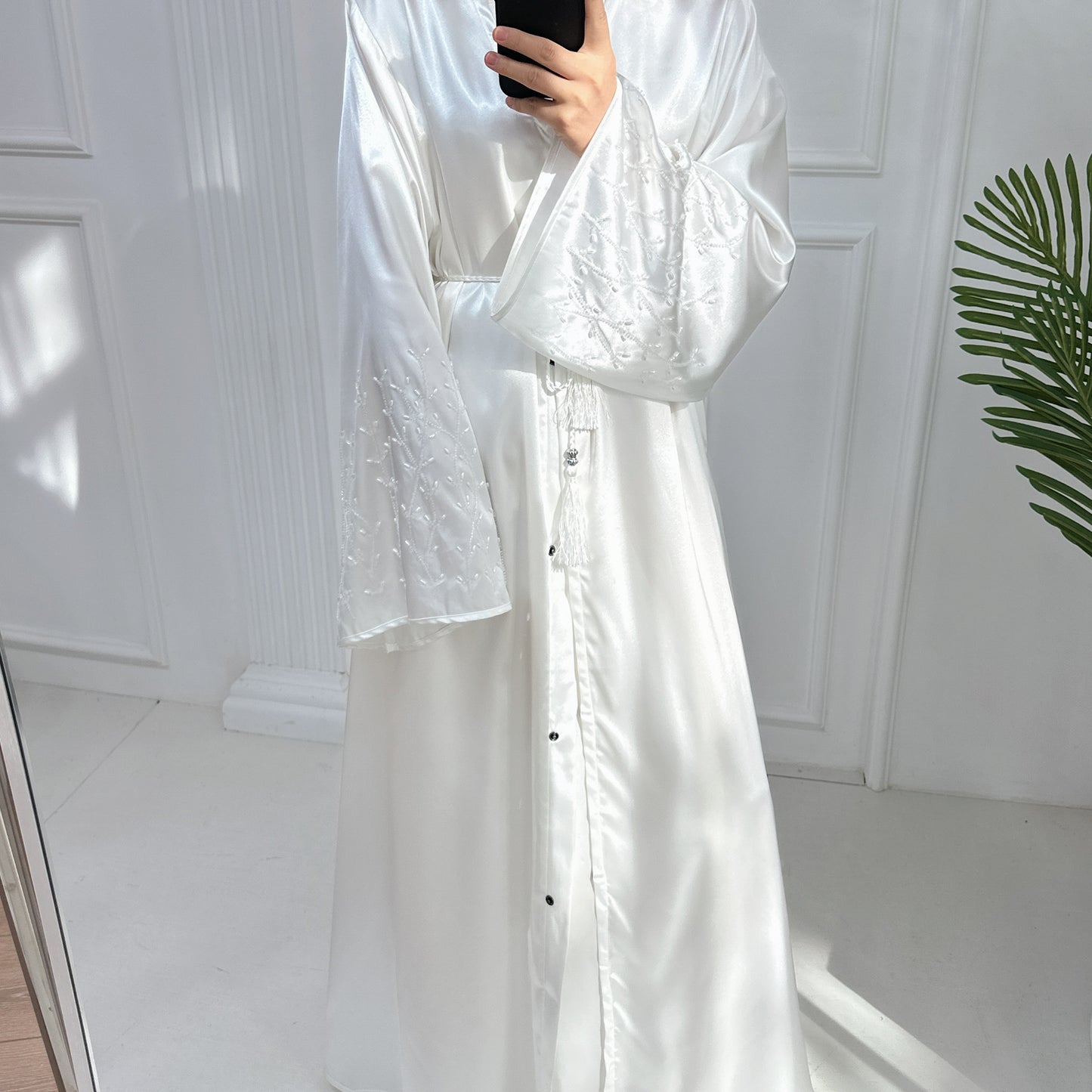 HASASERIES HS1024 1pcs Cardigan en satin Robe perlée faite à la main