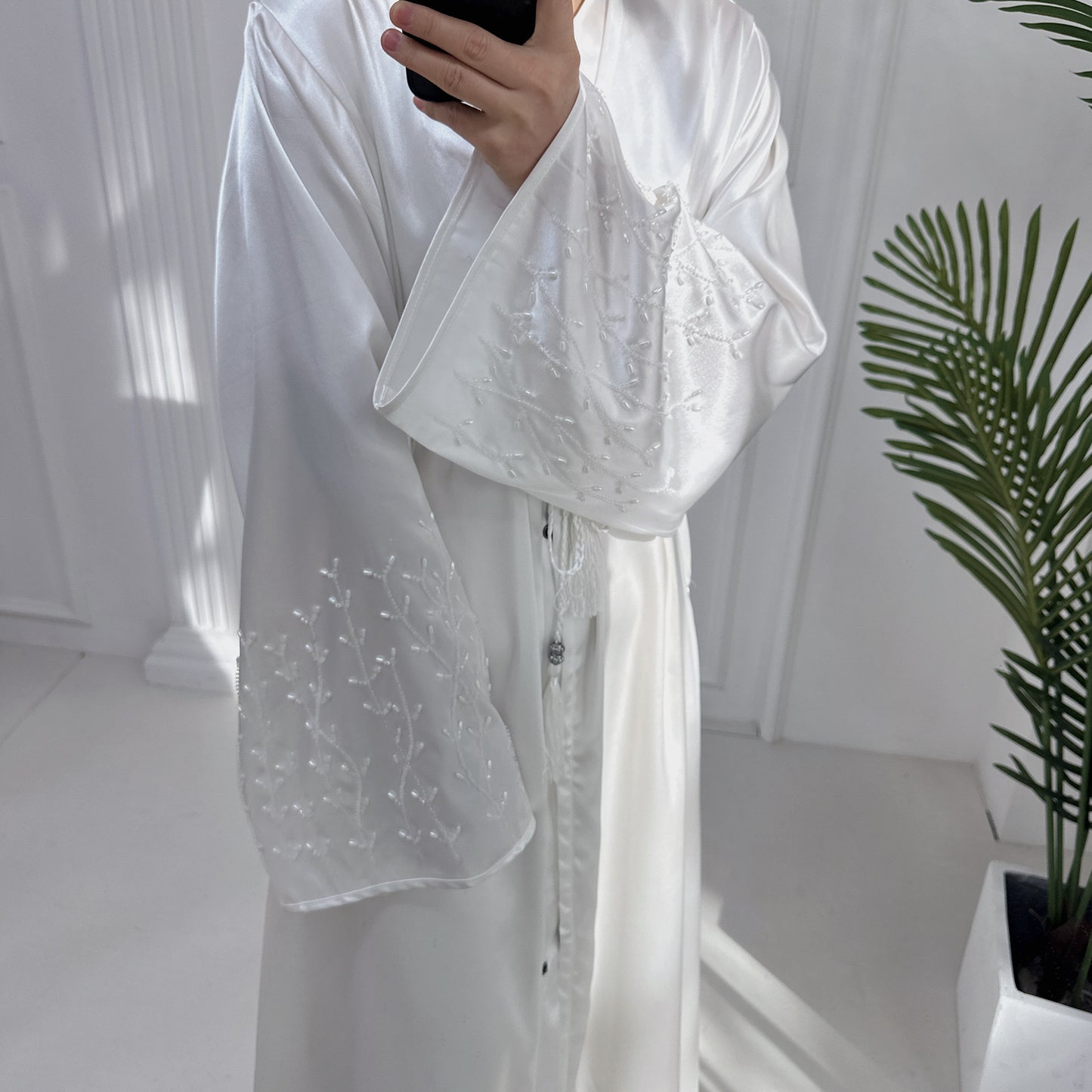 HASASERIES HS1024 1pcs Cardigan en satin Robe perlée faite à la main