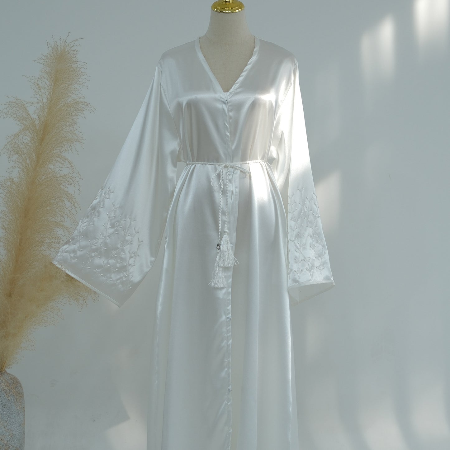 HASASERIES HS1024 1pcs Cardigan en satin Robe perlée faite à la main