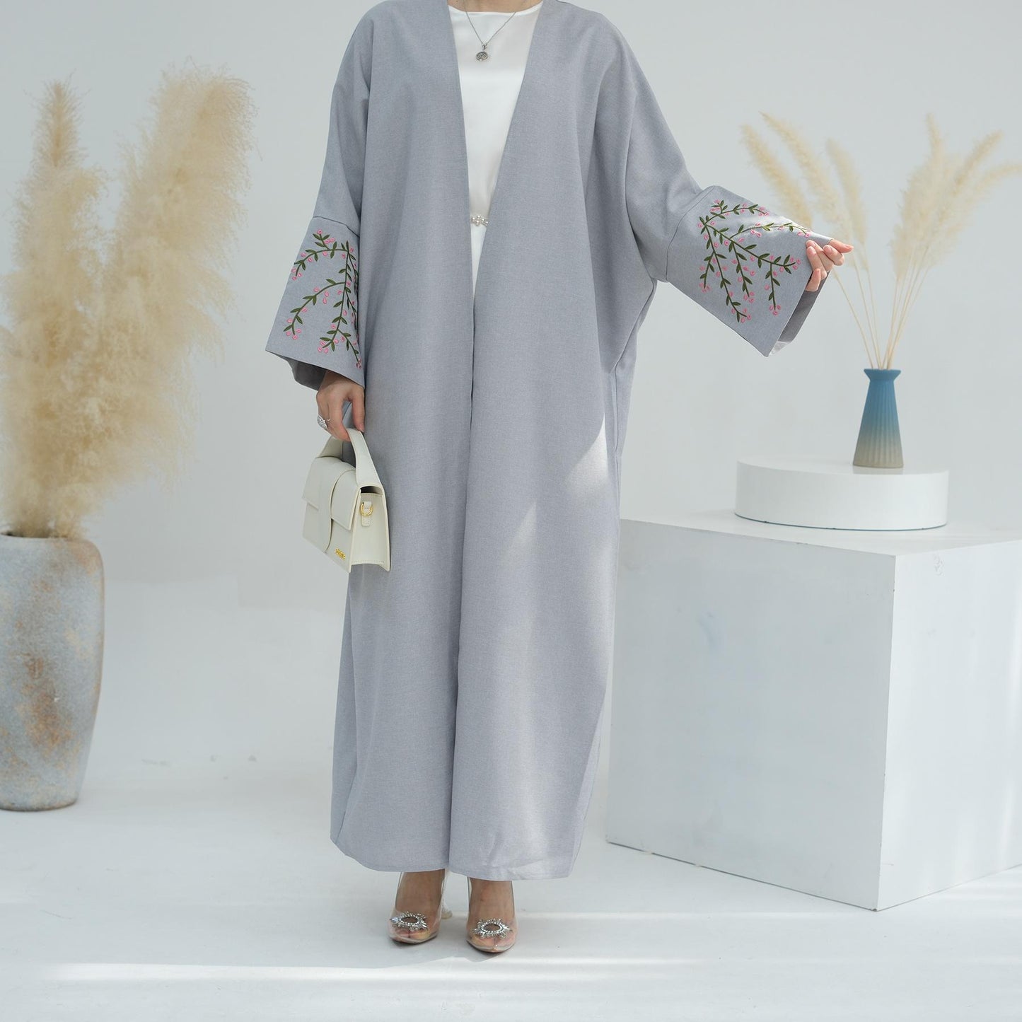 Robe cardigan élégante brodée de fleurs HASASERIES HS1046