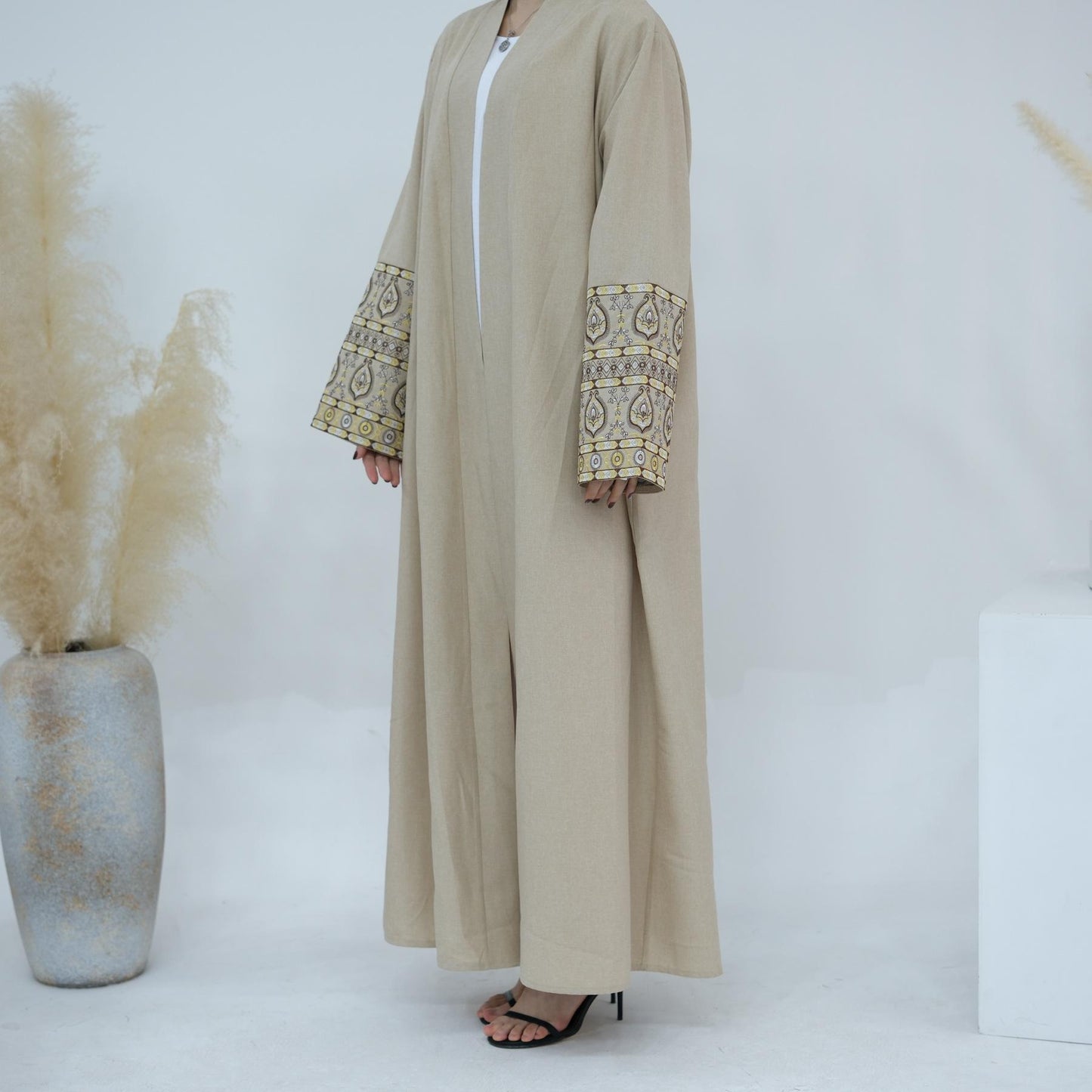 HASASERIES HS1093 Exquisite Embroidered Elegant Cardigan Robe