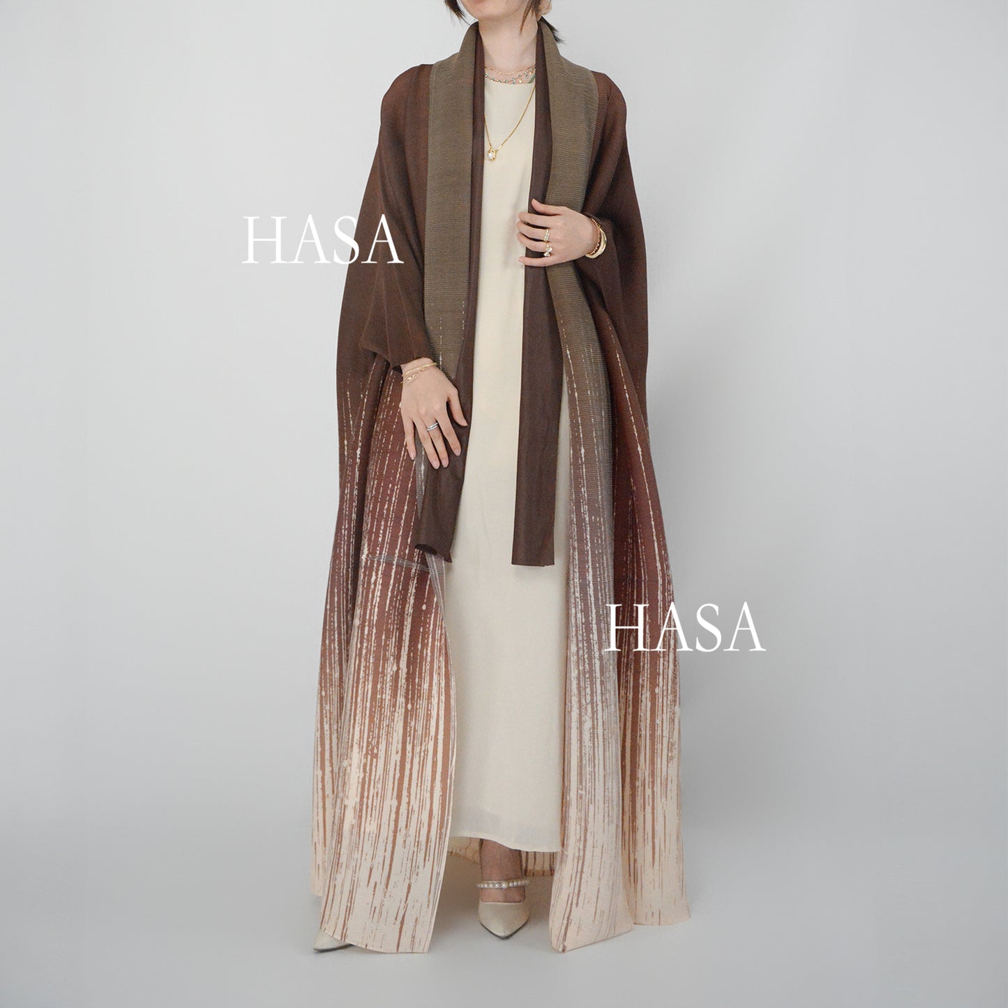 HASA HS1245 عباية أومبريه فضفاضة مع تفاصيل مرقعة مطوية