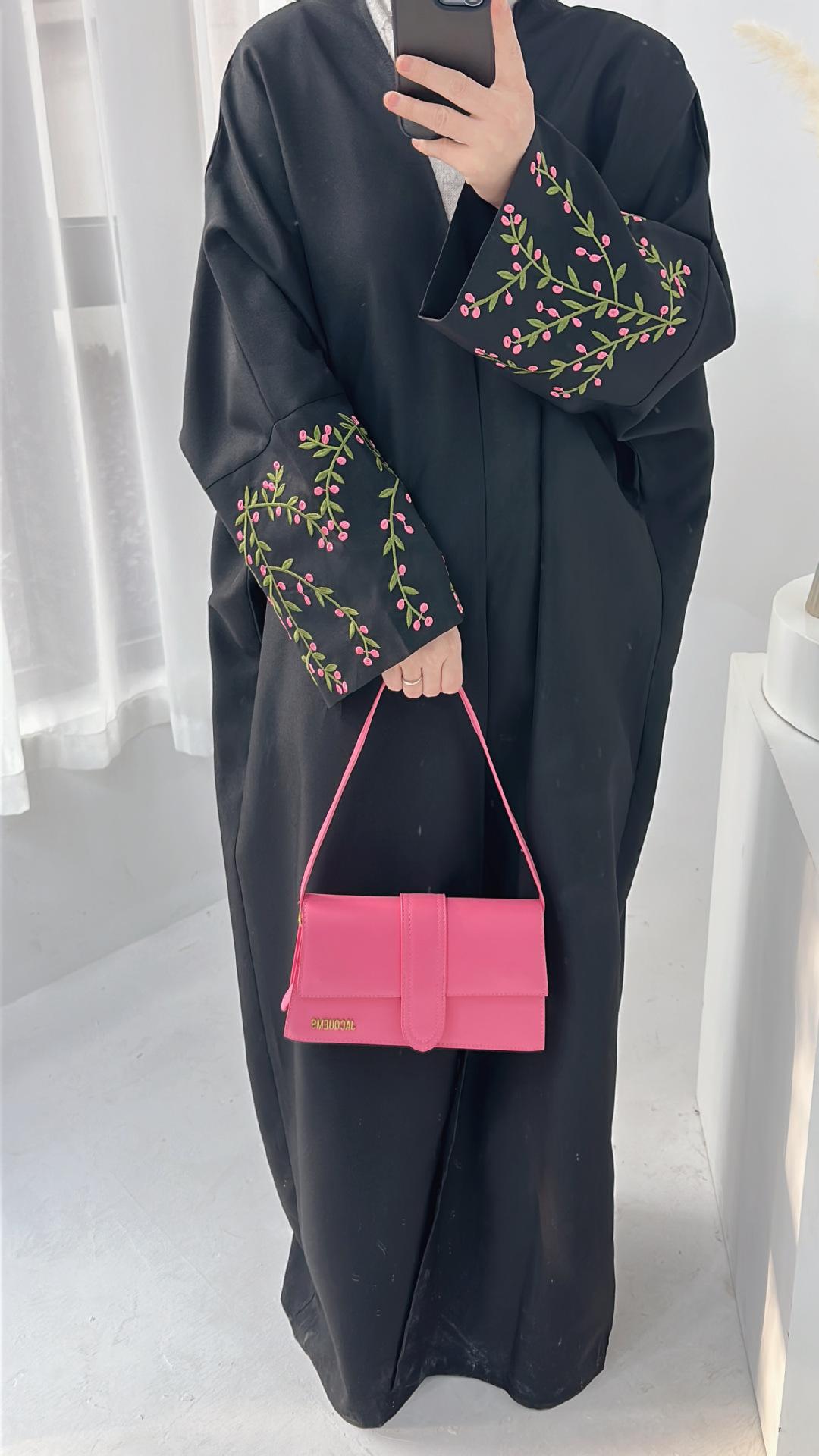 Robe cardigan élégante brodée de fleurs HASASERIES HS1046