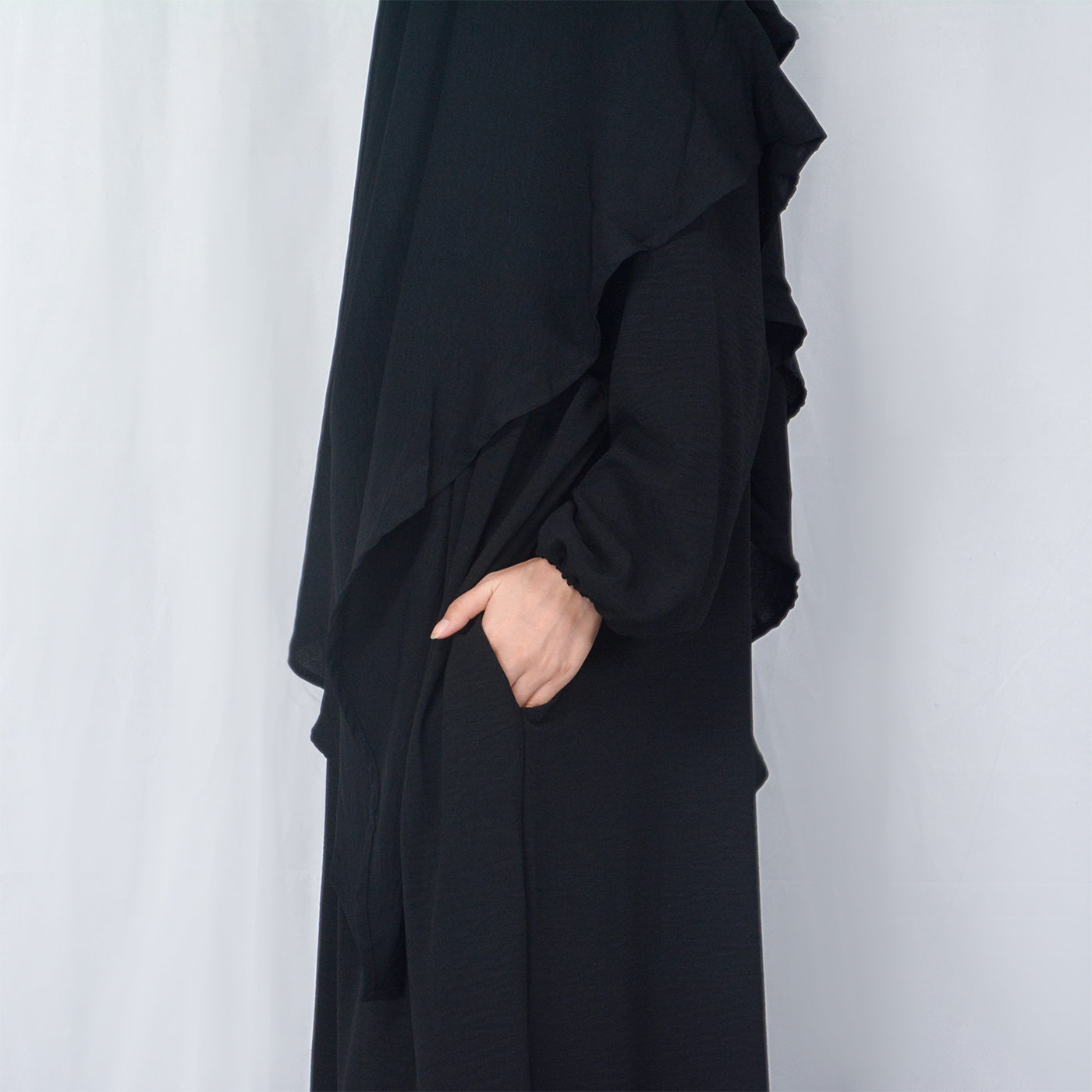 HASA HS0559 طقم عباية كريب مع جيوب وخمار متعدد الطبقات