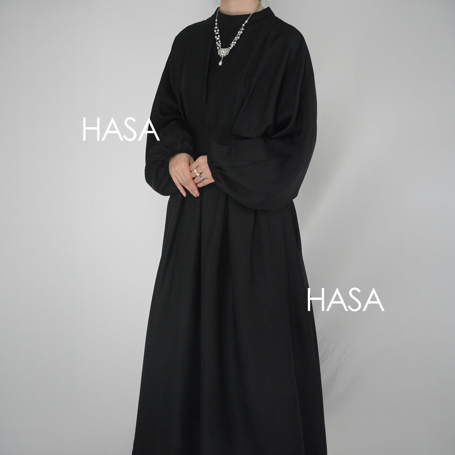 فستان HS1226 من سلسلة HASA's Series، أنيق وخفيف الوزن بلون واحد