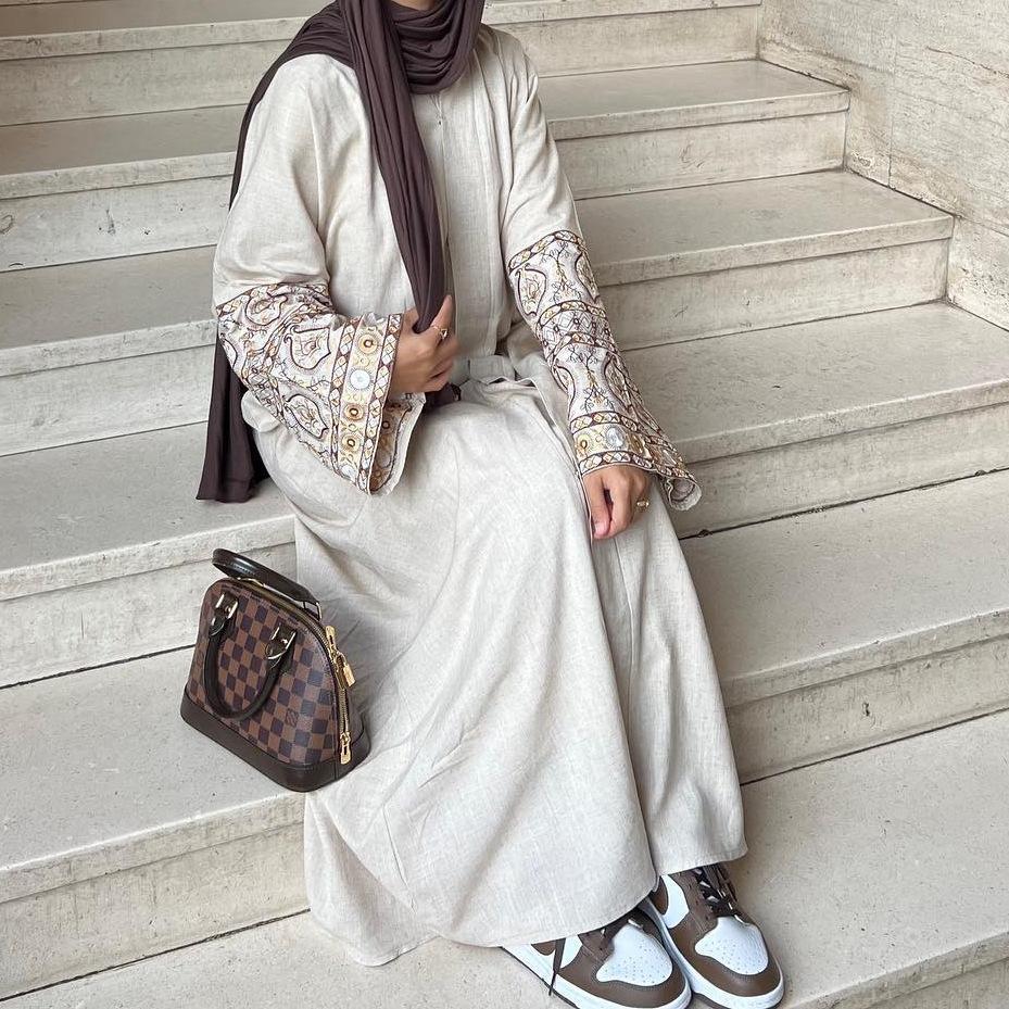 HASASERIES HS1093 Exquisite Embroidered Elegant Cardigan Robe