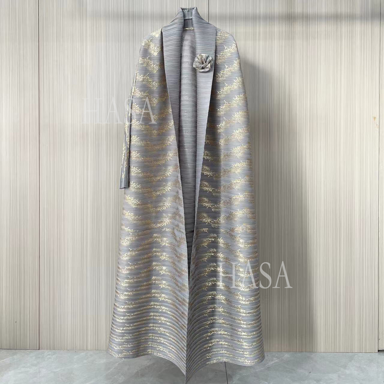HS5838 Gold-stamped Pleated Long Cardigan with Belt