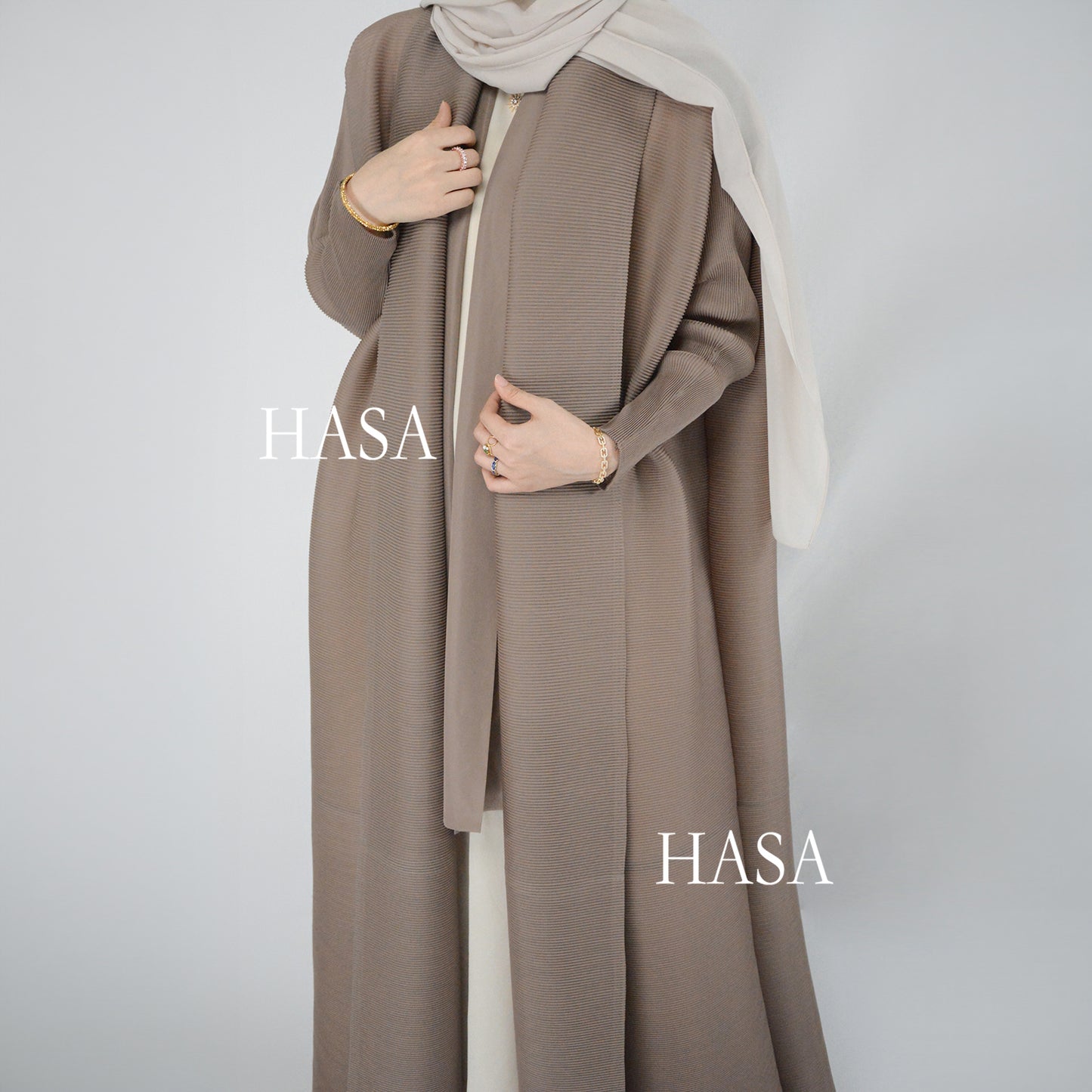 HASA HS1245 عباية أومبريه فضفاضة مع تفاصيل مرقعة مطوية