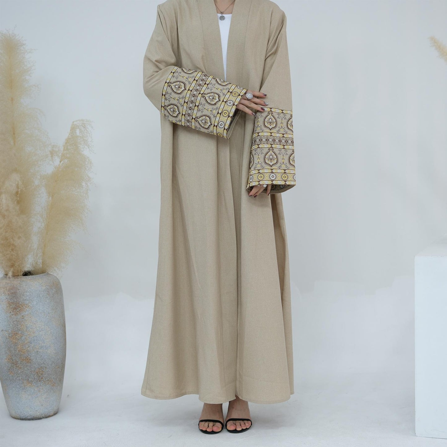 HASASERIES HS1093 Exquisite Embroidered Elegant Cardigan Robe