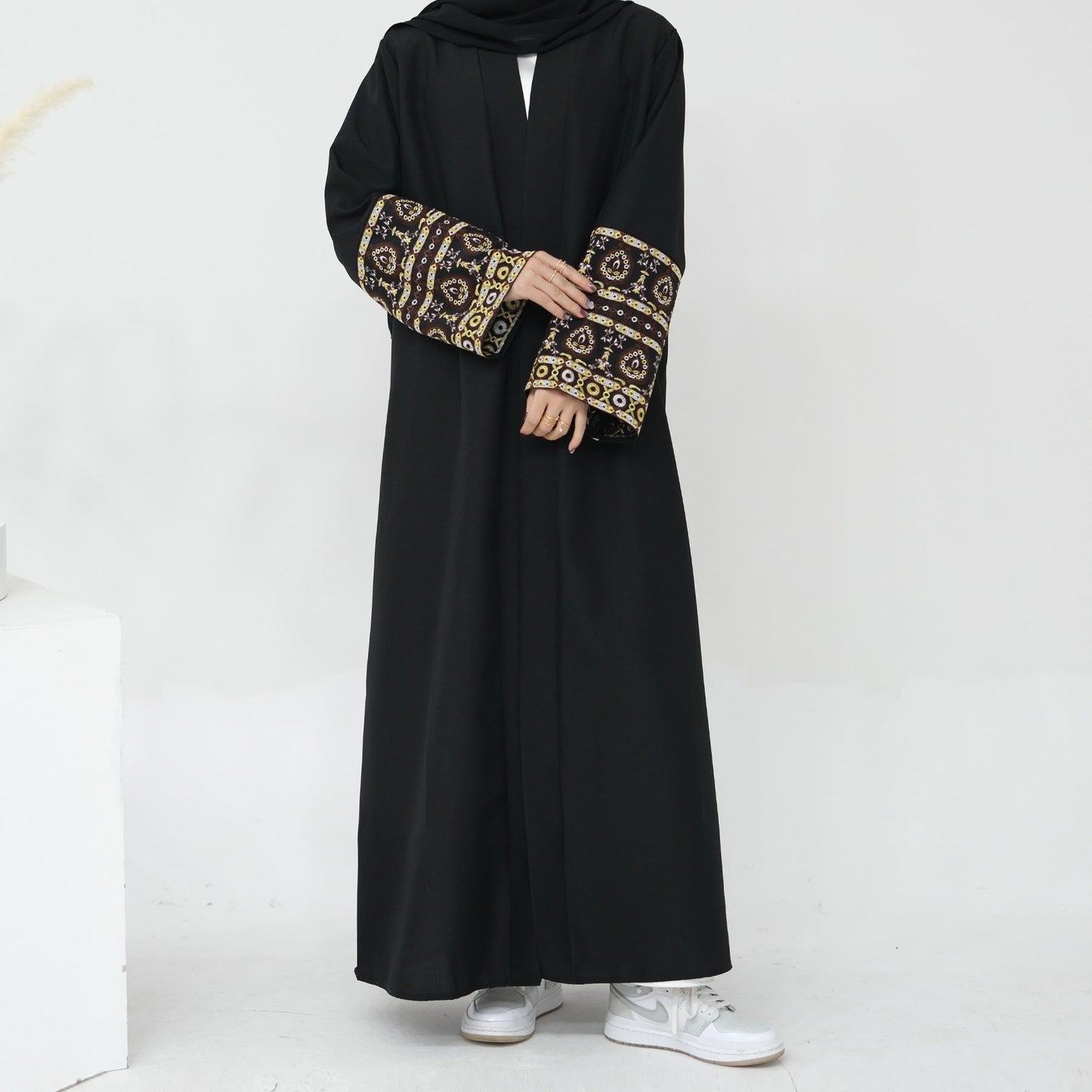 HASASERIES HS1093 Exquisite Embroidered Elegant Cardigan Robe