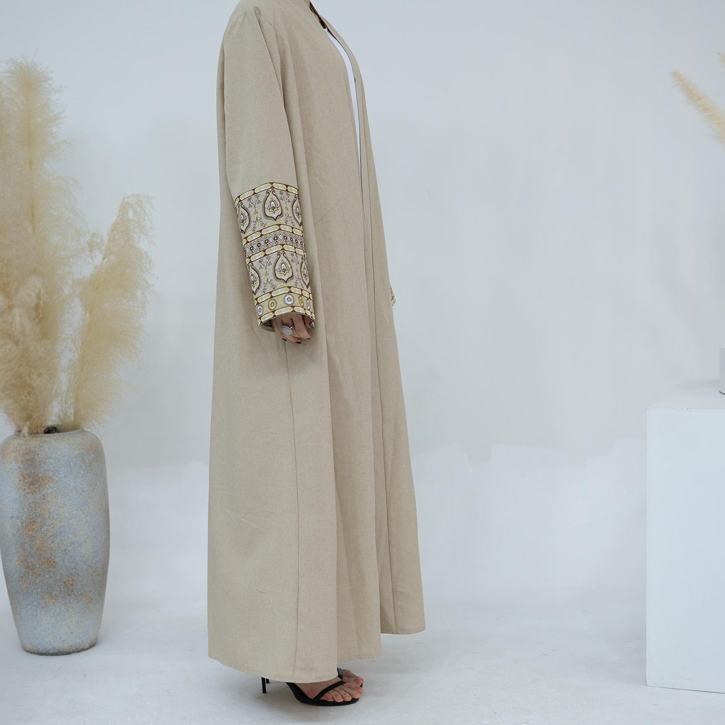 HASASERIES HS1093 Exquisite Embroidered Elegant Cardigan Robe