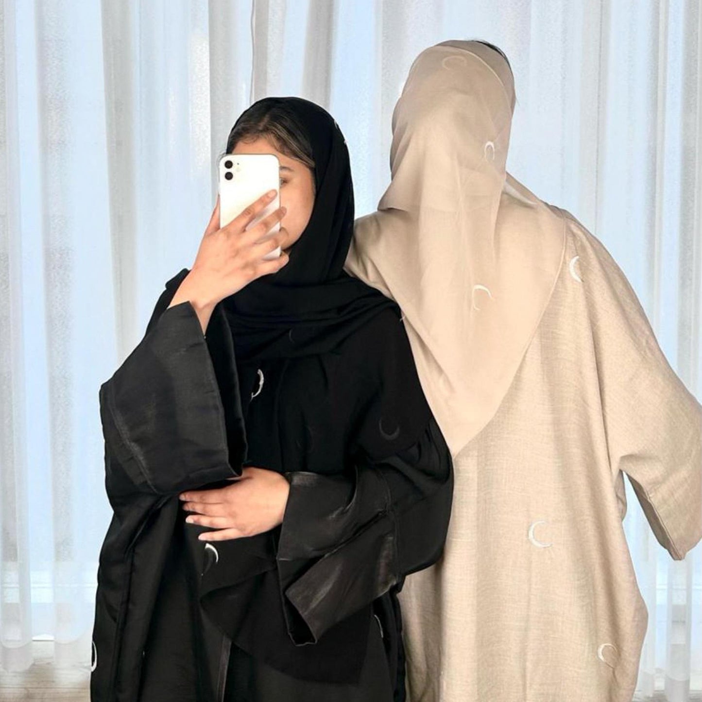 عباية كارديجان أنيقة مطرزة بالقمر من هاساسيريز HS0935 بدون حجاب
