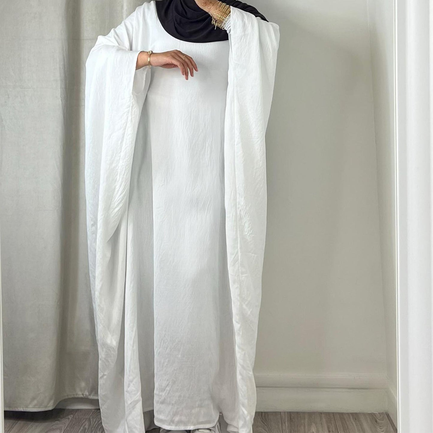 فستان قفطان كريب من HASASERIES HS0997 مع حزام خصر مدمج وأكمام خفاش
