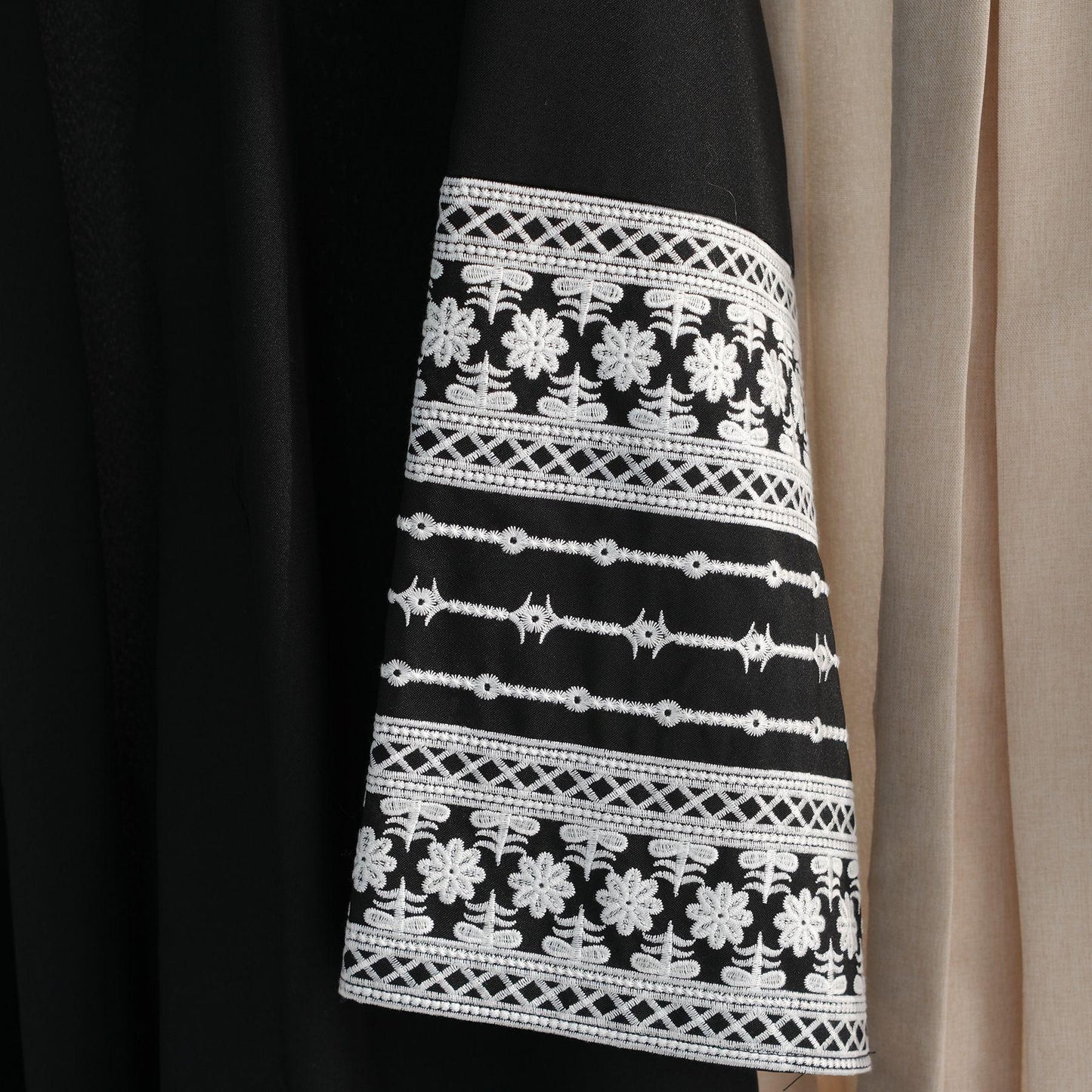 HASASERIES HS0994 Embroidered Elegant Cardigan Robe