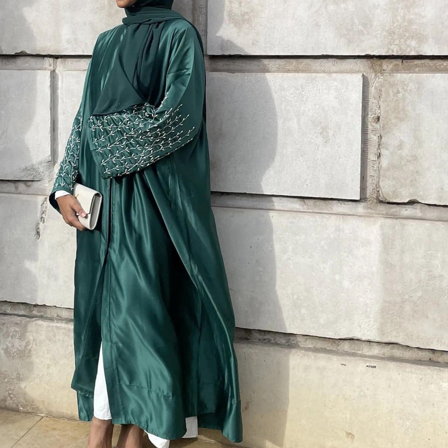HASASERIES HS1024 1pcs Cardigan en satin Robe perlée faite à la main