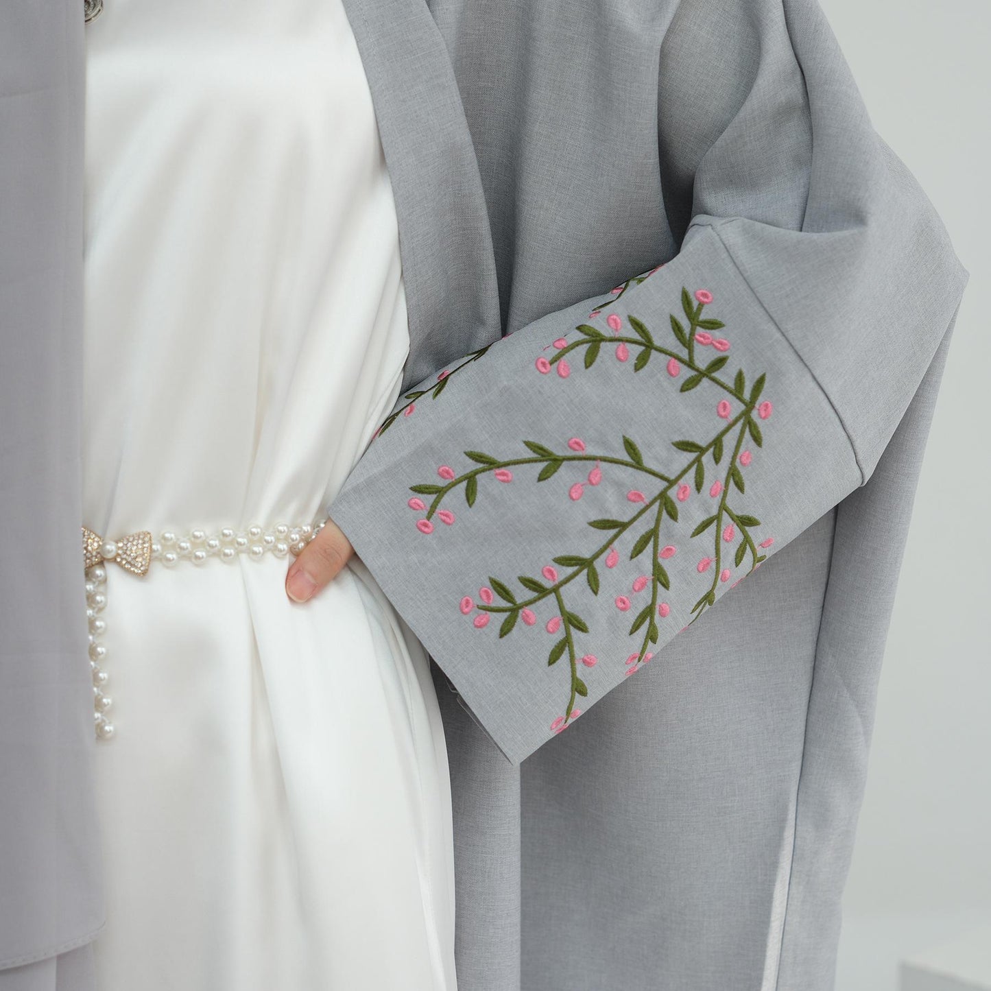 Robe cardigan élégante brodée de fleurs HASASERIES HS1046