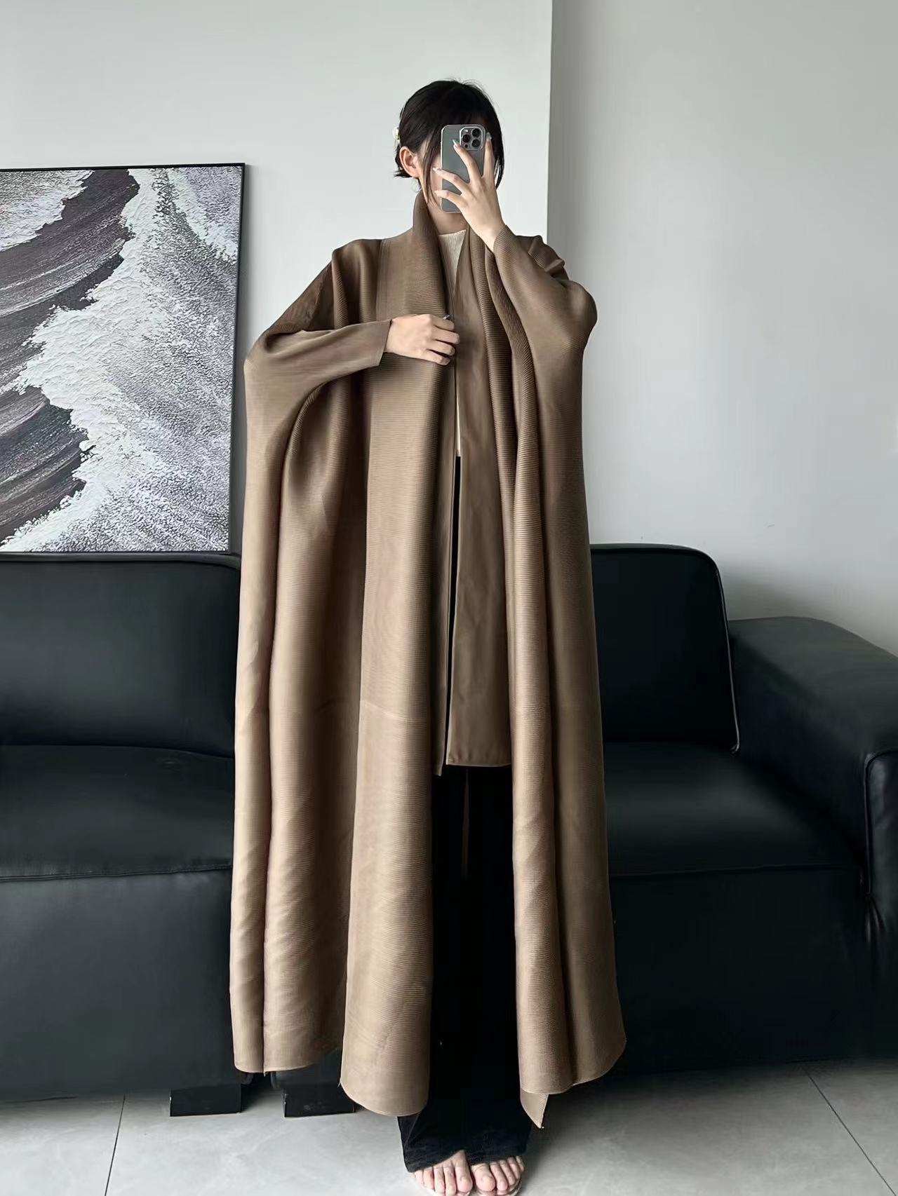 عباية مطاطة مطوية ومجعدة من مجموعة HASASERIES HS1245 مع حزام