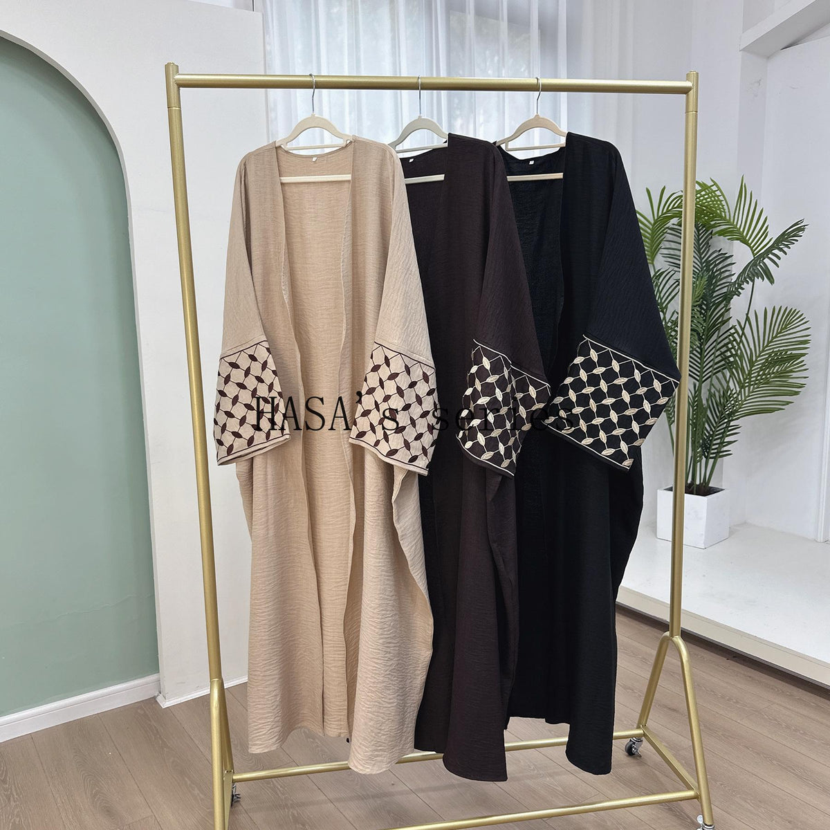 HS4840 Elegant Long Robe with Geometric Embroidery