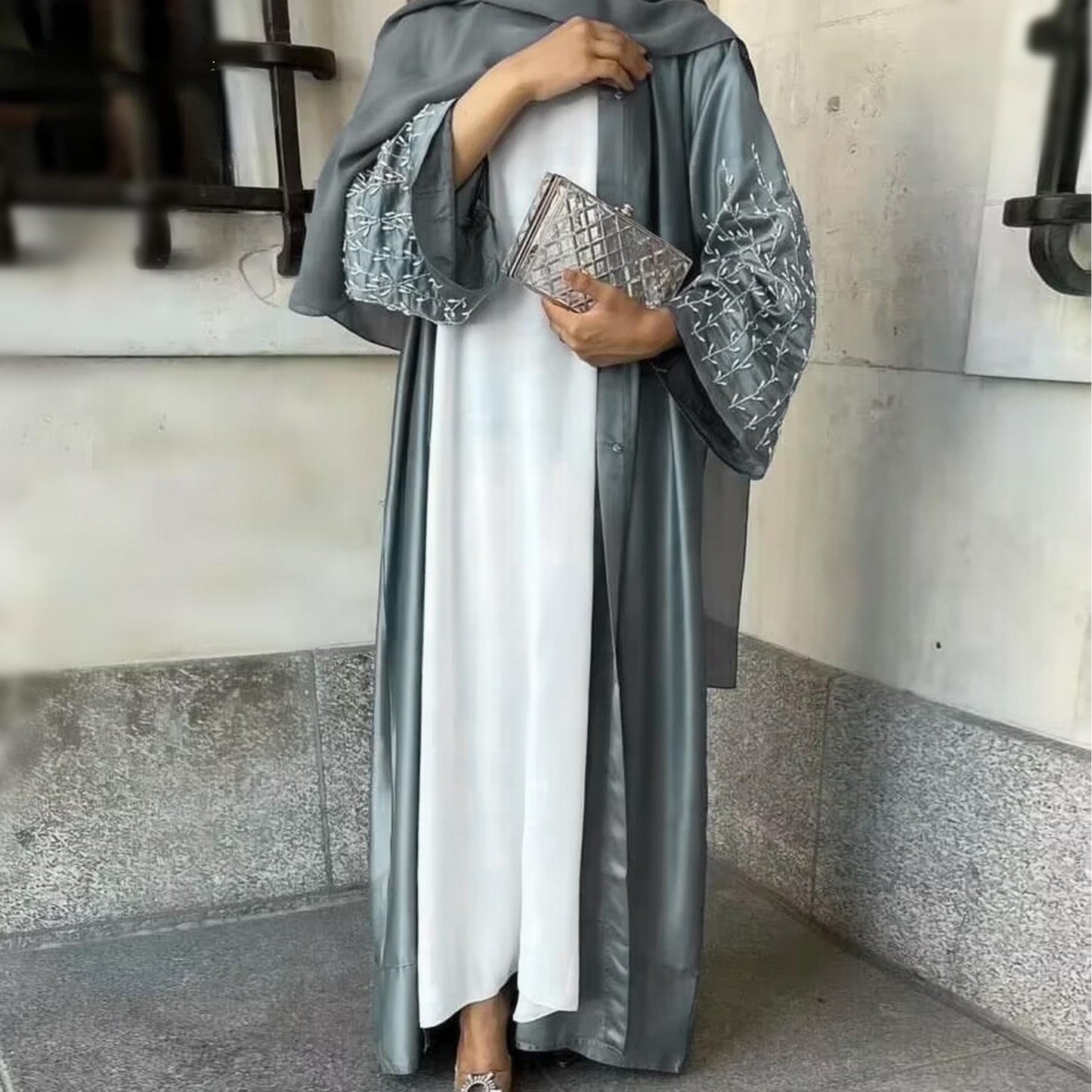 HASASERIES HS1024 1pcs Cardigan en satin Robe perlée faite à la main