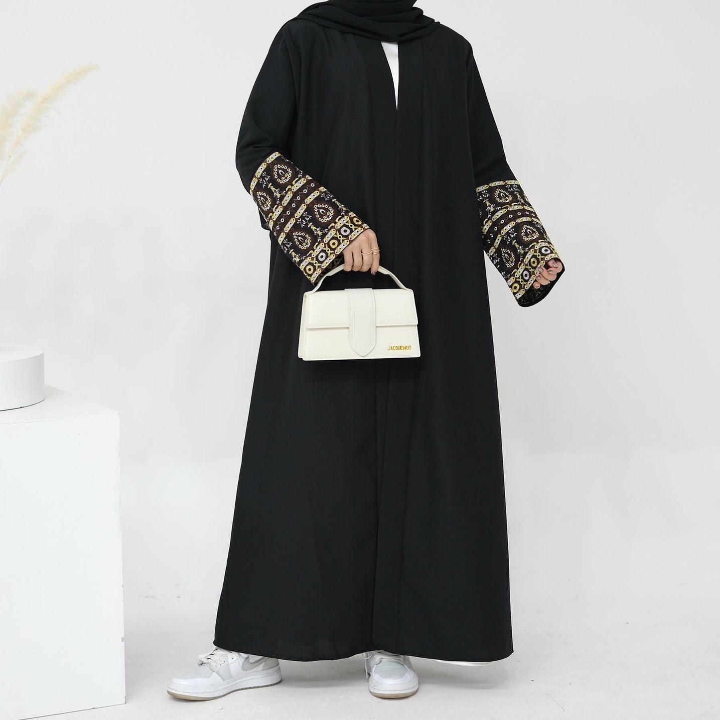 HASASERIES HS1093 Exquisite Embroidered Elegant Cardigan Robe