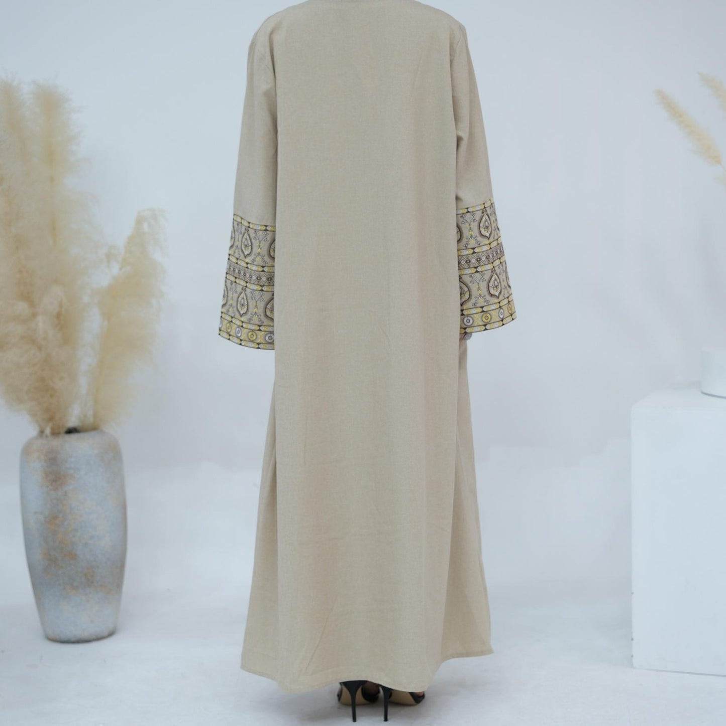 HASASERIES HS1093 Exquisite Embroidered Elegant Cardigan Robe