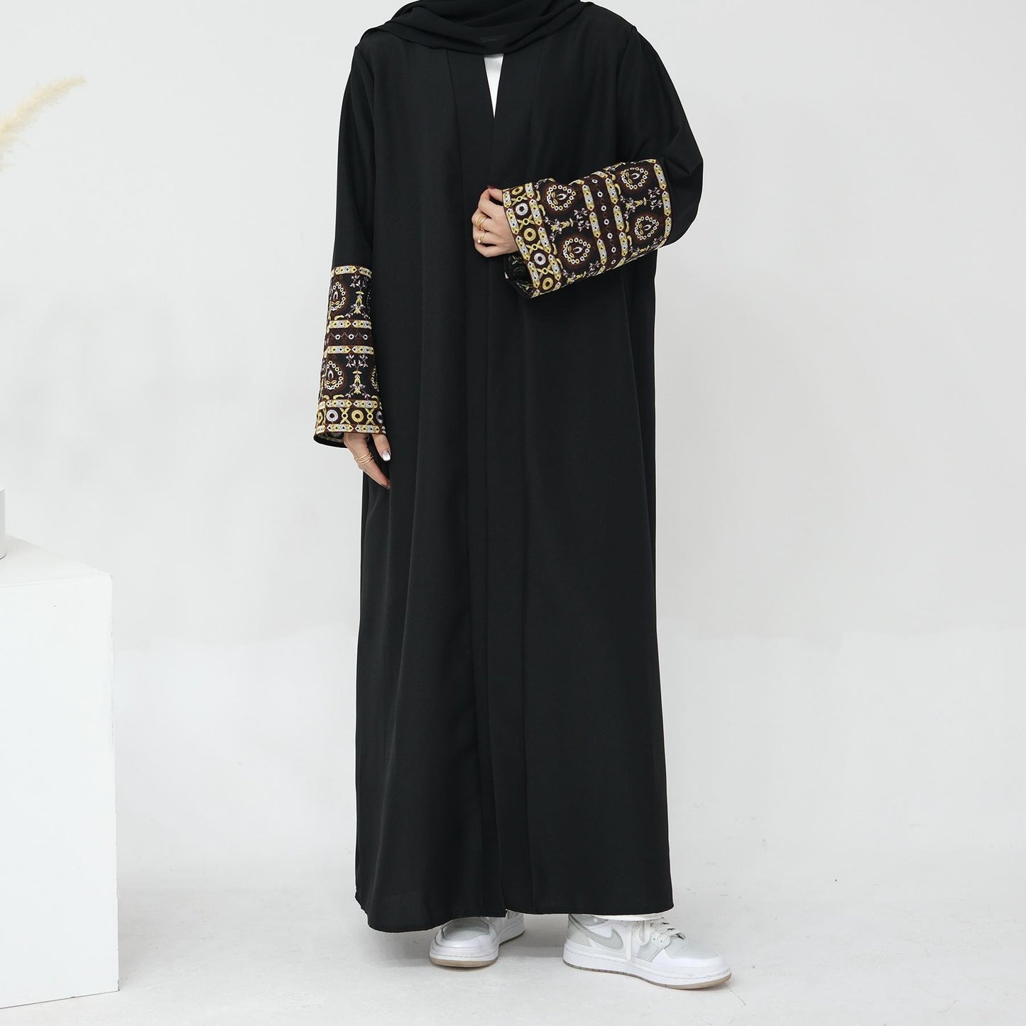 HASASERIES HS1093 Exquisite Embroidered Elegant Cardigan Robe
