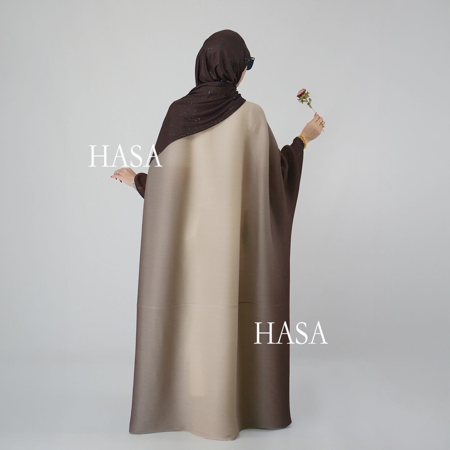 HASA HS1245 عباية أومبريه فضفاضة مع تفاصيل مرقعة مطوية