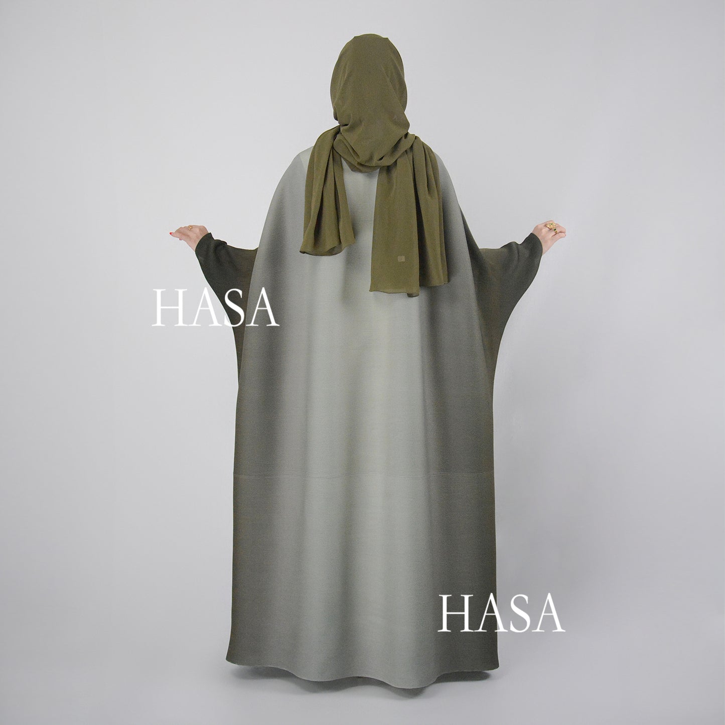 HASA HS1245 عباية أومبريه فضفاضة مع تفاصيل مرقعة مطوية