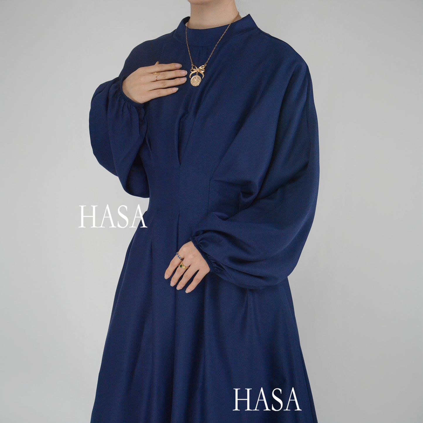 فستان HS1226 من سلسلة HASA's Series، أنيق وخفيف الوزن بلون واحد