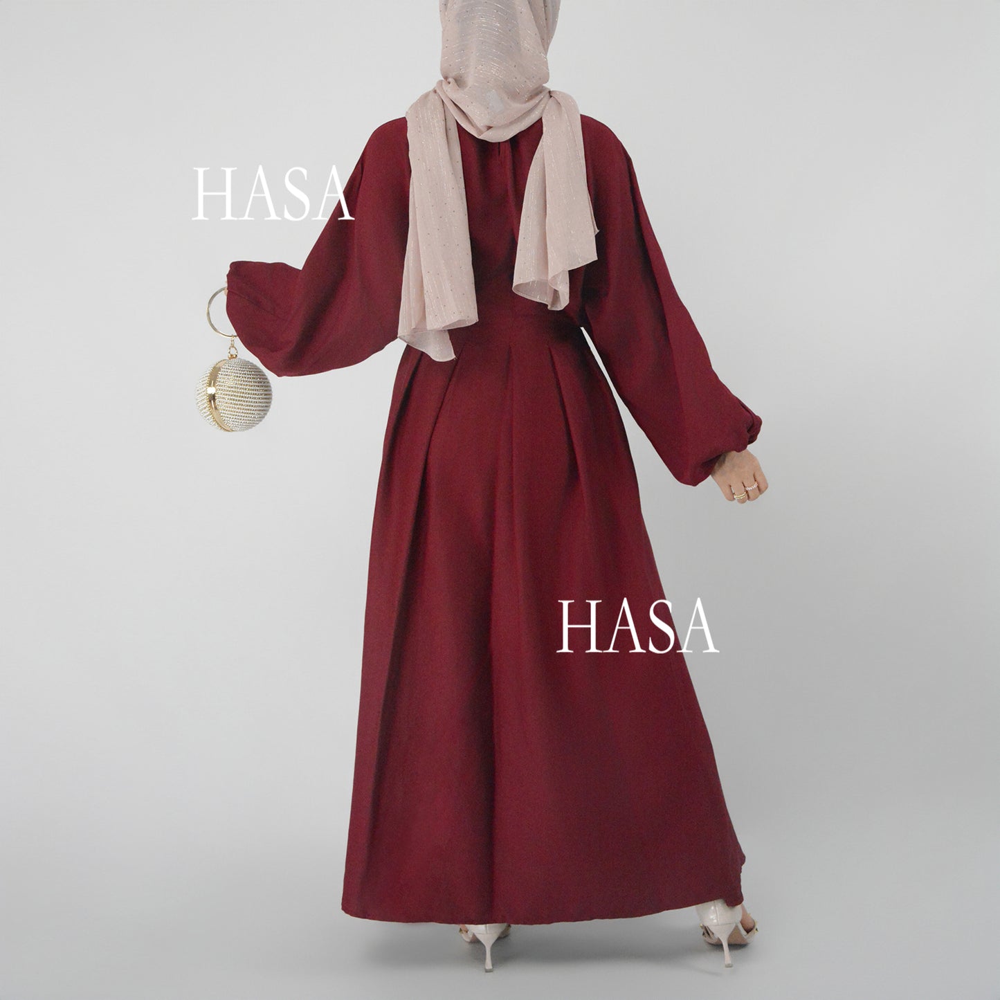 فستان HS1226 من سلسلة HASA's Series، أنيق وخفيف الوزن بلون واحد