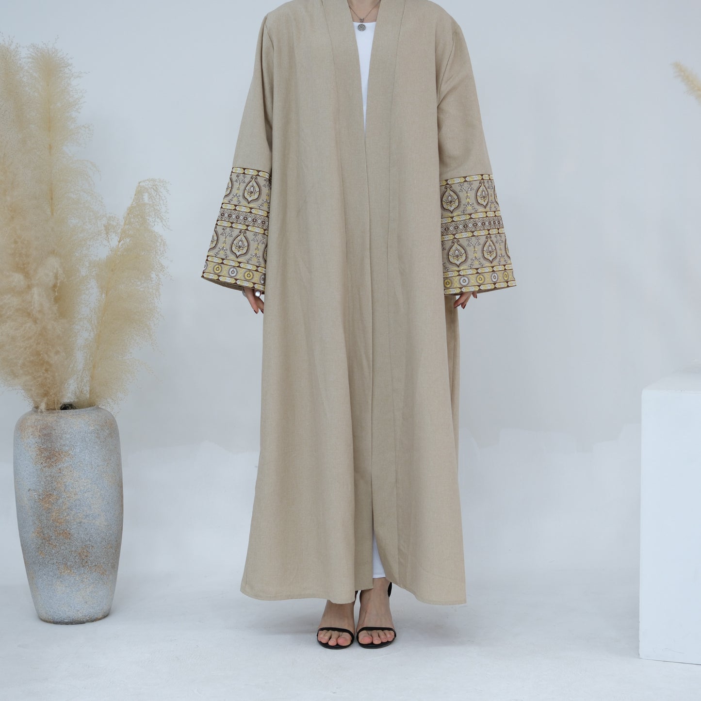 HASASERIES HS1093 Exquisite Embroidered Elegant Cardigan Robe
