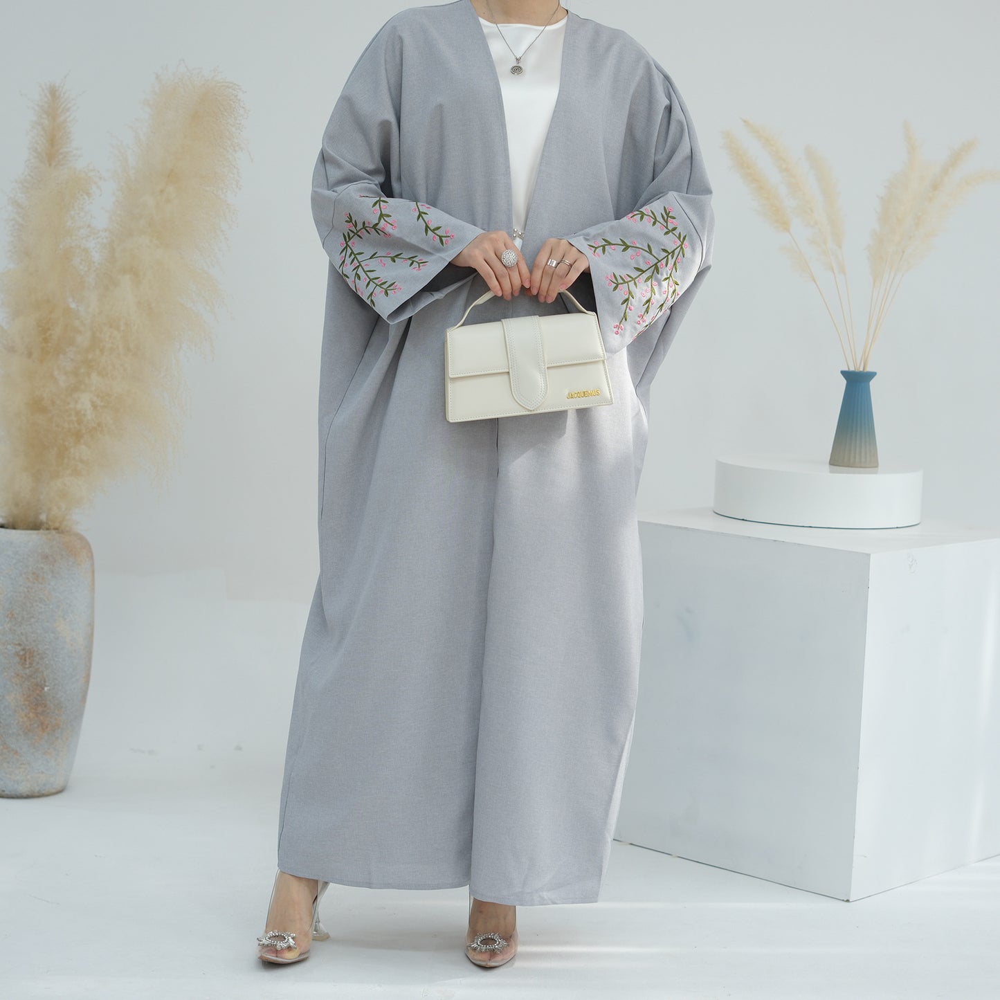 Robe cardigan élégante brodée de fleurs HASASERIES HS1046