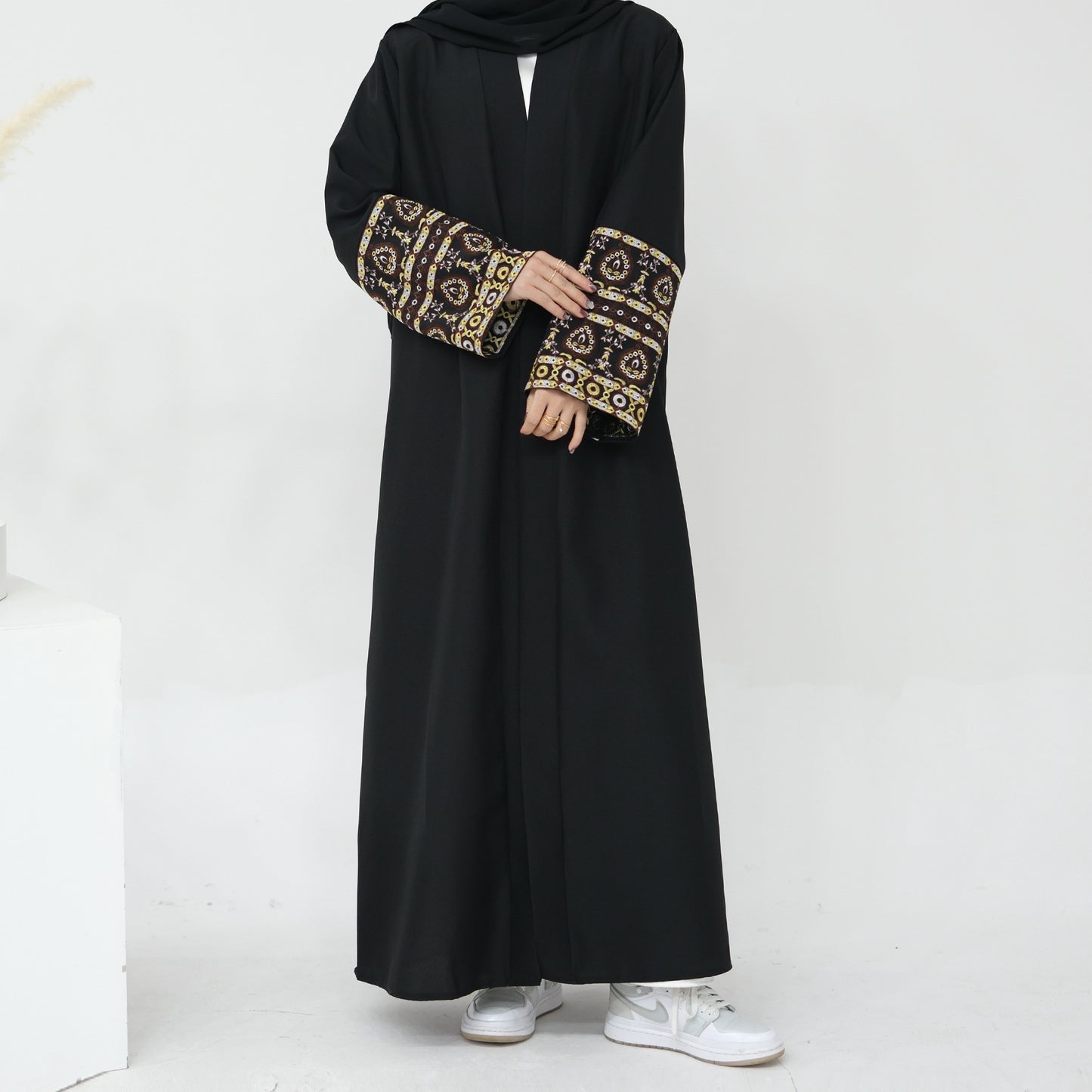 HASASERIES HS1093 Exquisite Embroidered Elegant Cardigan Robe