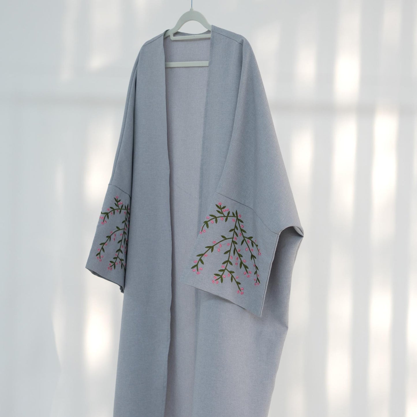Robe cardigan élégante brodée de fleurs HASASERIES HS1046