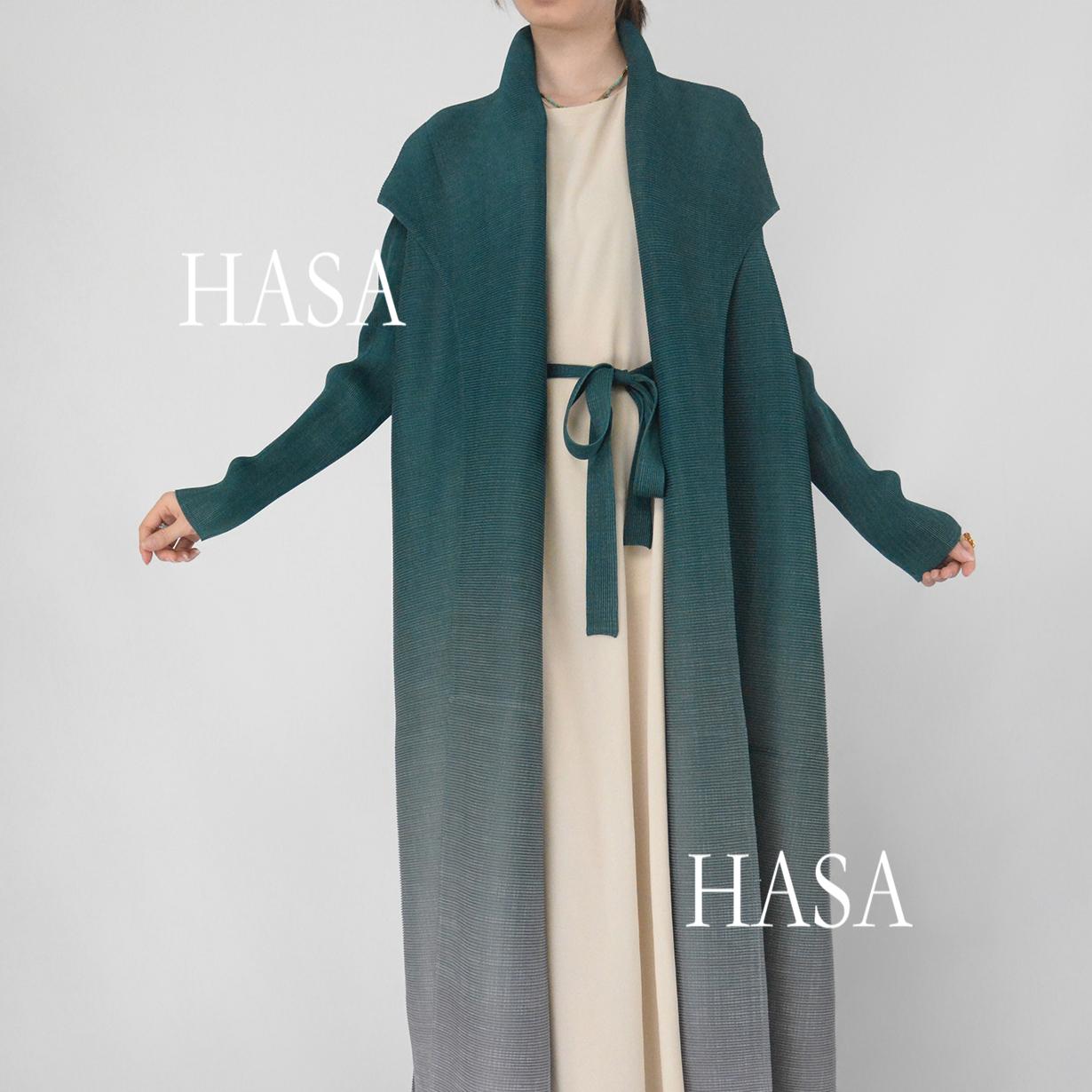 HASASERIES HS6159 Ombré Pleated Abaya with Lapel Collar & Button Closure
