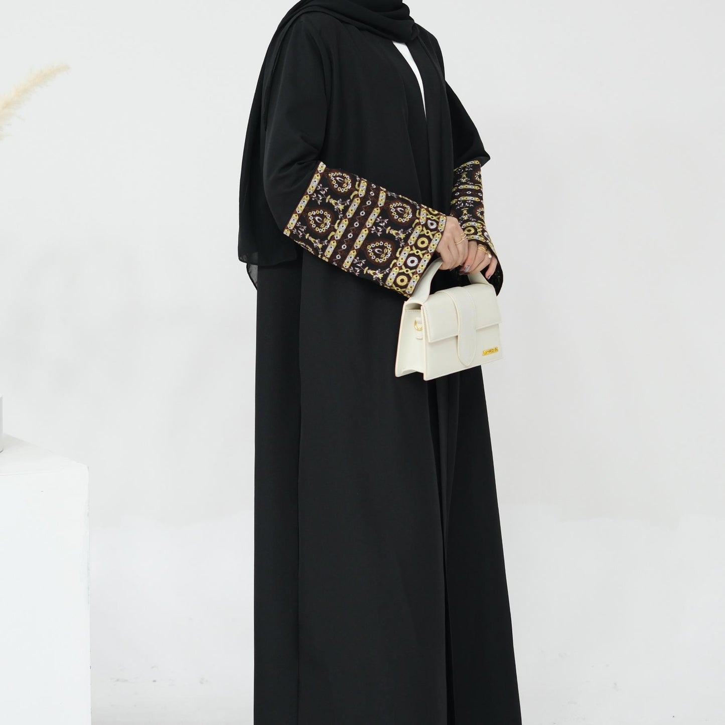 HASASERIES HS1093 Exquisite Embroidered Elegant Cardigan Robe