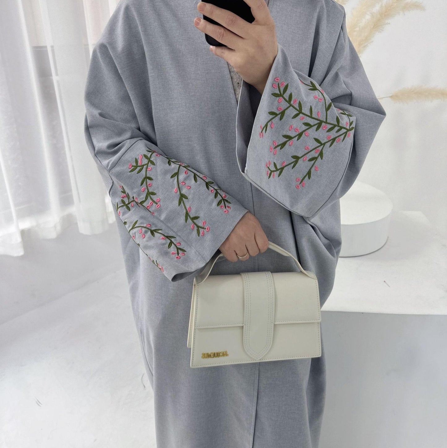 Robe cardigan élégante brodée de fleurs HASASERIES HS1046
