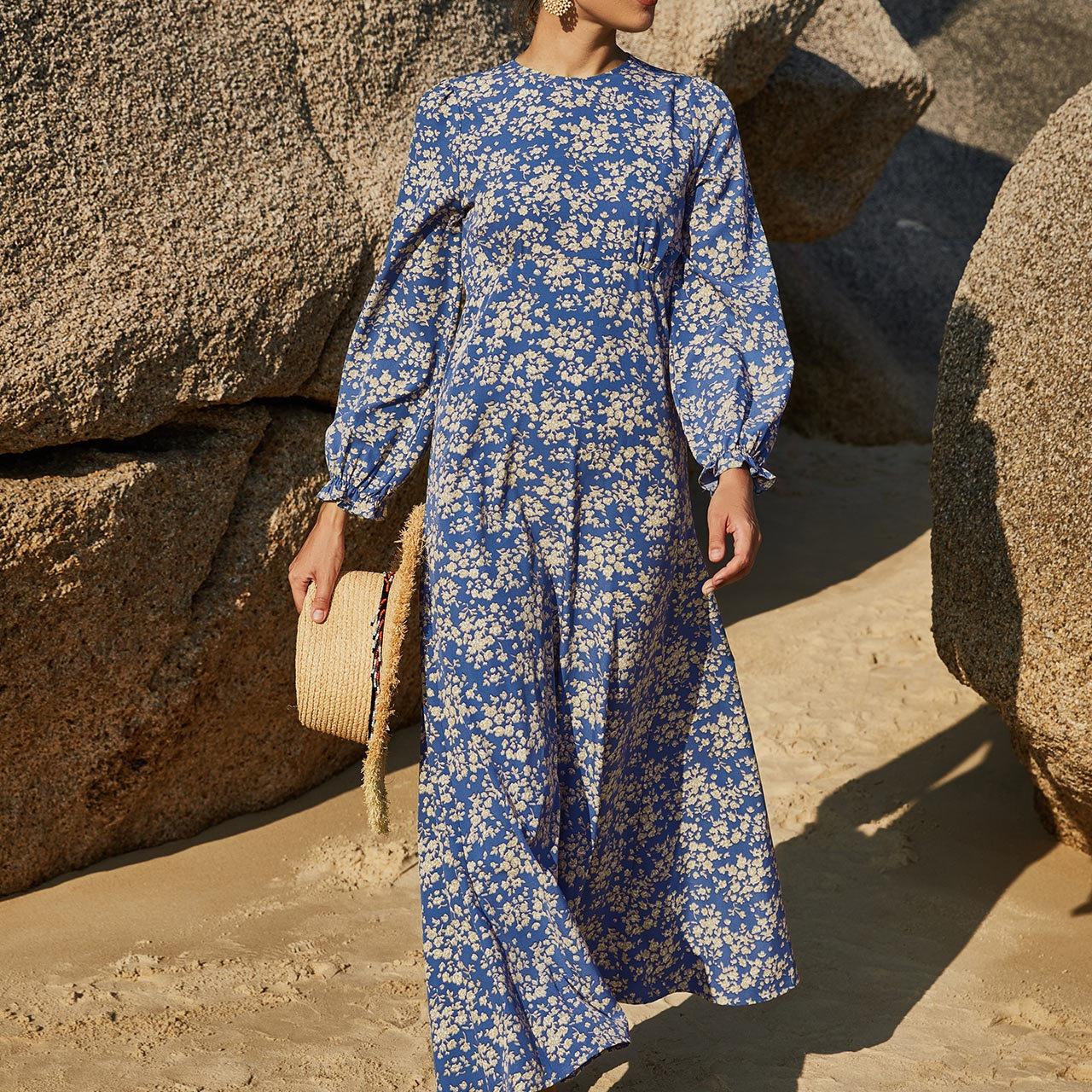 Robe fleurie vintage à la mode avec manches longues