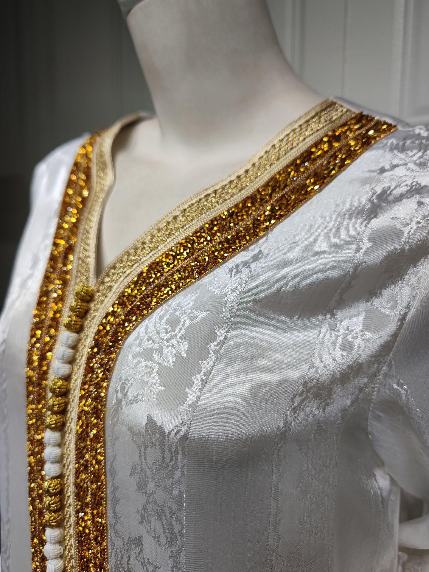 فستان إسلامي جديد من الساتان الأبيض من HS0361 S-2XL للنساء من الدانتيل الماسي الساخن