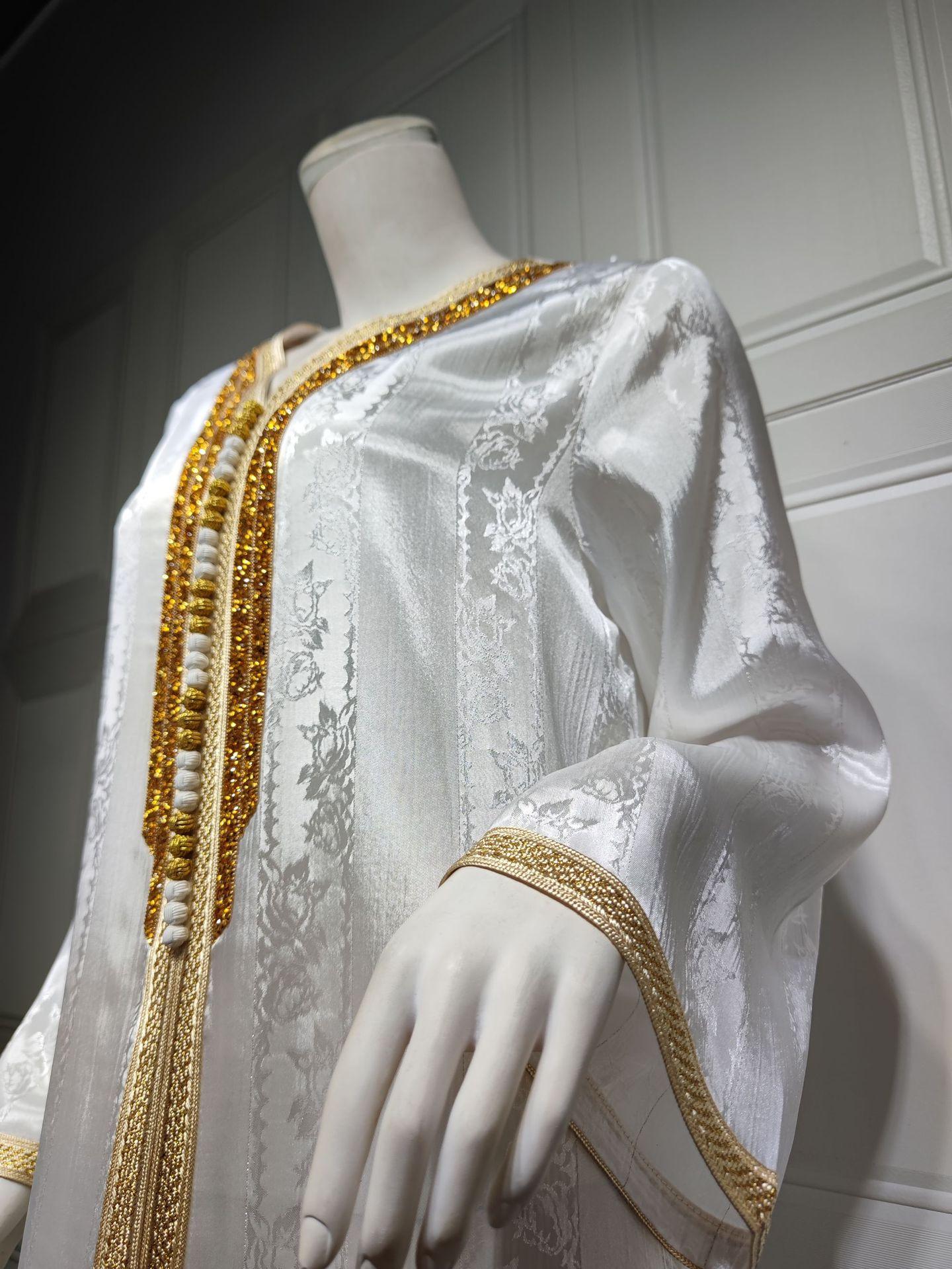 فستان إسلامي جديد من الساتان الأبيض من HS0361 S-2XL للنساء من الدانتيل الماسي الساخن