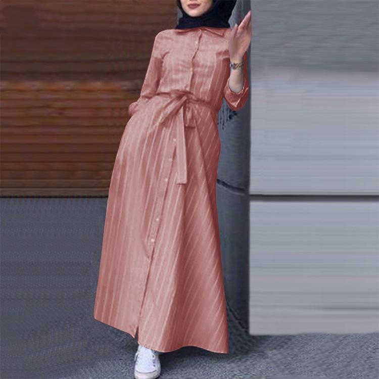عباية إسلامية كاجوال بمزاج نسائي مع بلوزة مخططة وفستان ماكسي HS0270