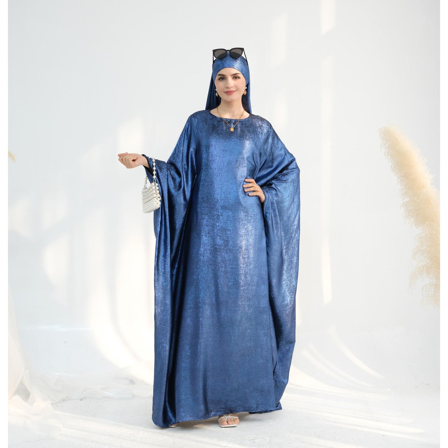HS5878 A Glossy Dress That Combines Softness and Fluidity