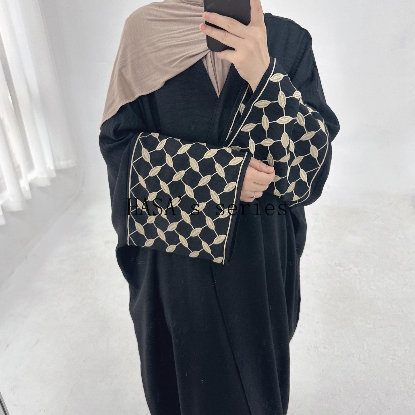 HS4840 Elegant long robe with geometric embroidery, a simple and traditional style dress.