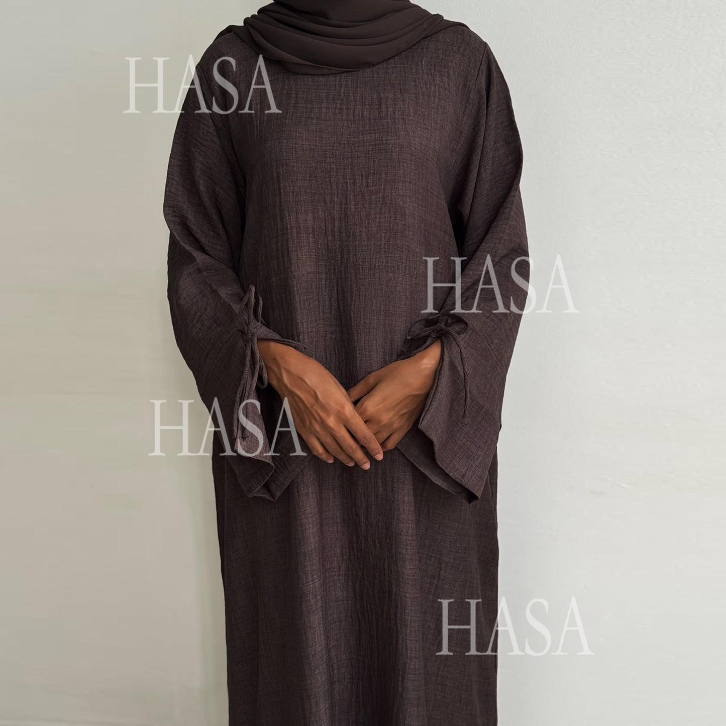 HS5864 Fashionable solid color hooded robe, simple and elegant, showing a casual style
