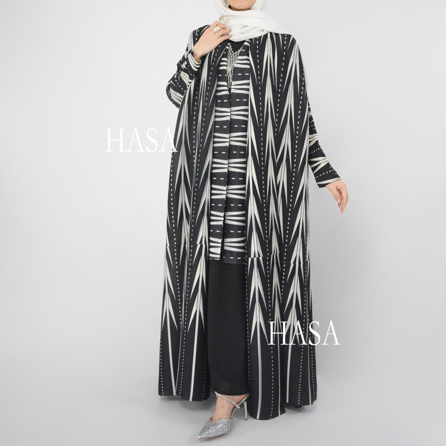 HS6161 Black and White Tribal-Inspired Pleated Abaya with Long Sleeves