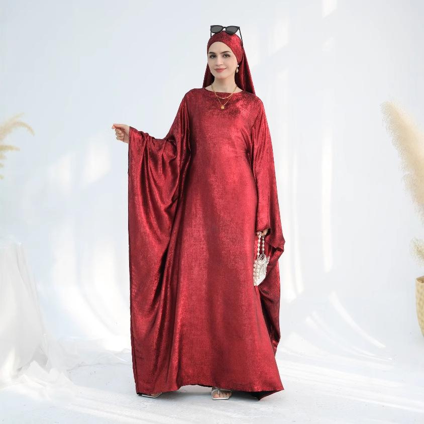 HS5878 A Glossy Dress That Combines Softness and Fluidity