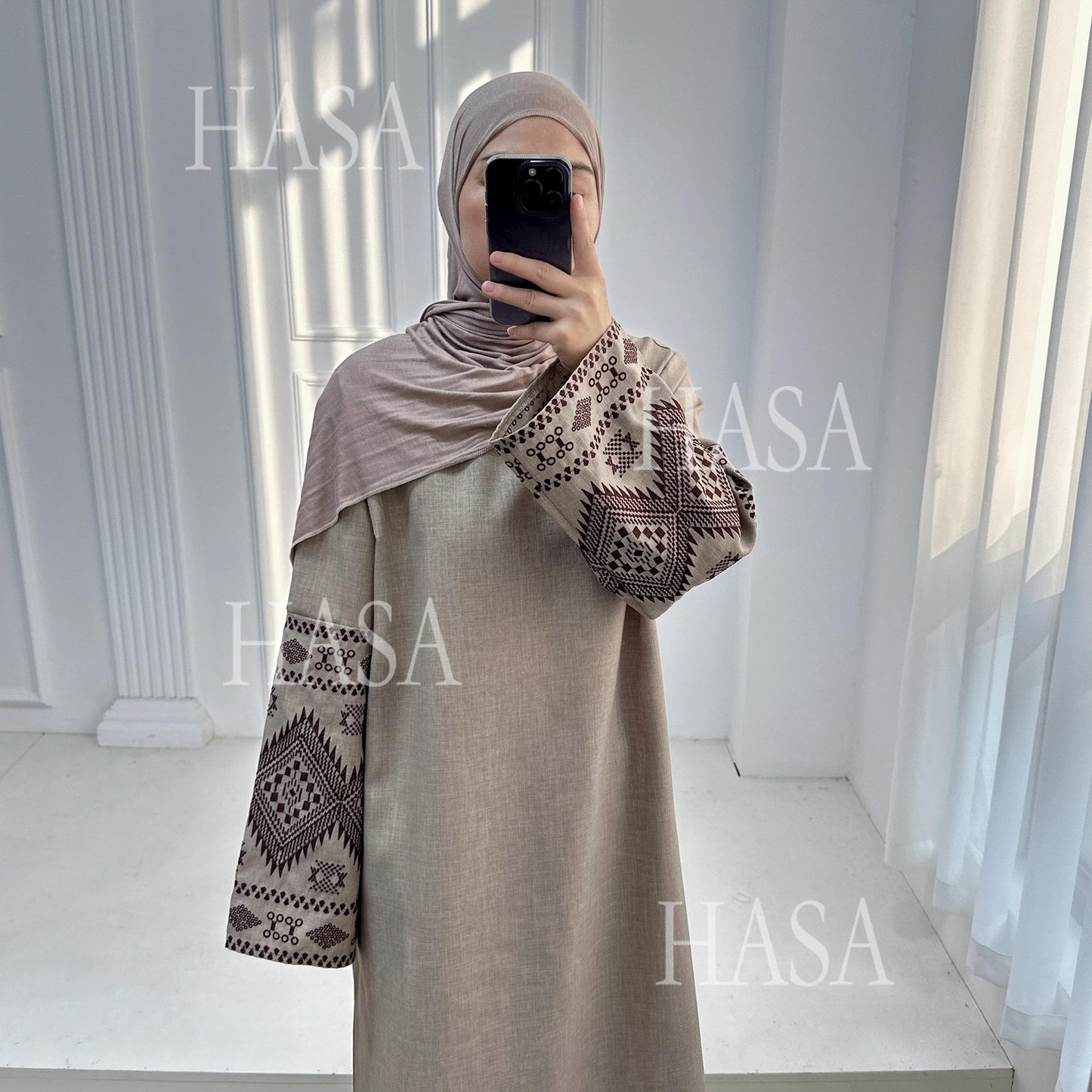 HS6533 Long robe with wide sleeves and exquisite embroidery